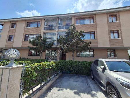 3+1 Merkezi Konumda Oldukça Geniş Balkonlu Bahçeli E.banyo