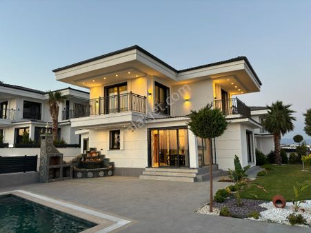 6 Oda 1 Salon Tam Müstakil Villa