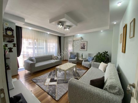 Doğugarajı Üçkapılara Yürüme Mesafesinde Tramvay Yakını Temiz 3+1