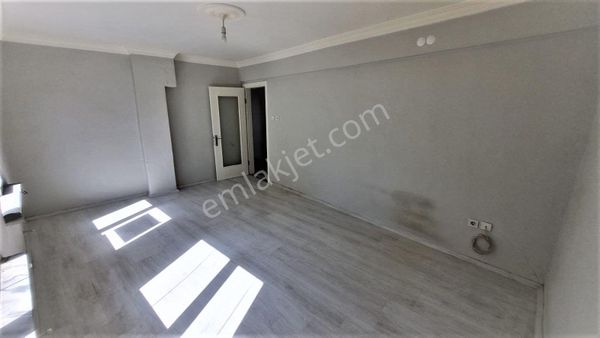 <<egeyıldız>> 2+1 Edremit Tuzcumuratta 3 . Kat Cadde Üzeri Ön Cephe