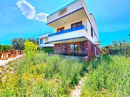 ▶ ▶ Akçay Körfez'den ''geniş Bahçeli 5+1 Villa İle Yazın Keyfini Çıkarın!''