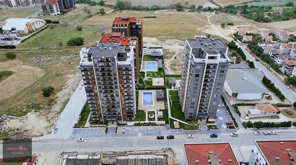 Redstone'dan Hürriyette Havuzlu Güvenlikli Sitede Oturuma Hazır