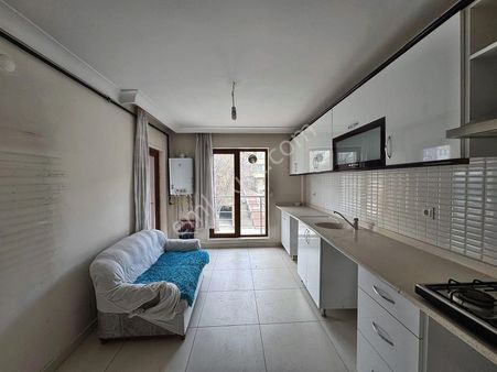 Yunus Emre Cad. Üstü 3+1 Asansörlü Bina Bağımsız Ön Cephe