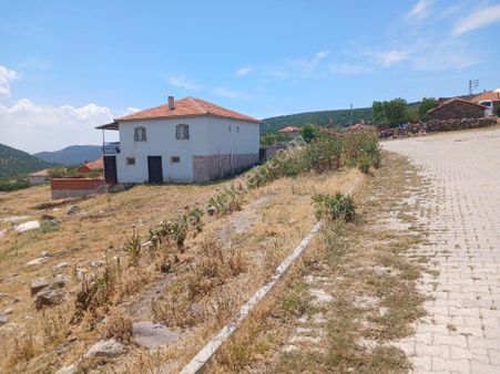 Manisa Yunusemre Asmacık Köyünde 400m2 Satılık İmarlı Arsa