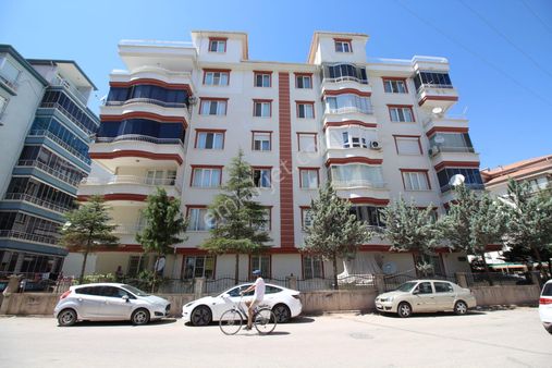 Aksaray Büyük Bölcekte Merkezi Konumda Satılık 4+1 Geniş Daire