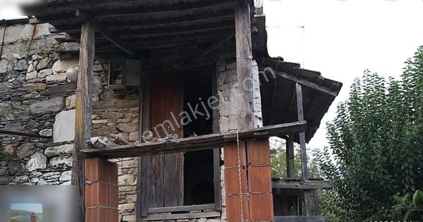 Milas Dereköyde Satılık Köy Evi Ve Arazi 3 Milyon Beşyüz Bin Tl
