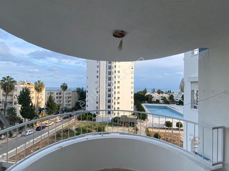 Vega'dan Denize Sıfır Anayola Sıfır Eşyalı Satılık Havuzlu Deniz Manzaralı 2+1 Daire