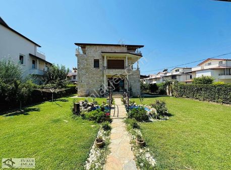 522m2 Arsa İçinde Kapalı Otoparklı Müstakil 4+1 Tripleks Yazlık