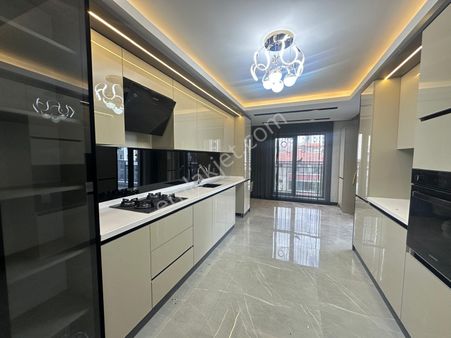 Engin Emlak'tan Kapalı Oto Parklı G.odalı Ultra Lüx 4+1 Daire