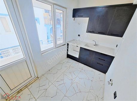 Alfa'dan Akçay'da Ayrı Mutfak Ara Kat Doğalgazlı 2+1 Daire