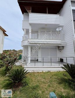 Side Akdeniz Tatil Sitesinde Triblex Yazlık Villa