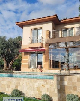 Doğa Ve Deniz Manzaralı Geniş Yaşam Alanı Ve Özel Havuzlu Satılık 3+1 Villa