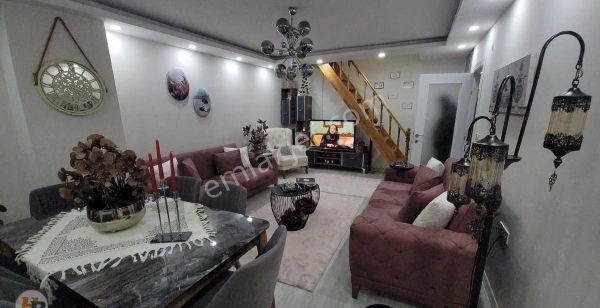 Küçükçekmece Cennet Mahallesi Namık Kemal Caddesinde Yeni Bina Da Satılık Dubleks