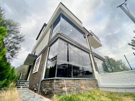 Yükselden Şahane Konumlu Ebeveyn Banyolu Lüx 3+1 Villa