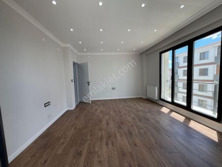 İstasyon Mahallesinde Satılık 2+1 Sıfır Lüks Yapılı Arakat Daire