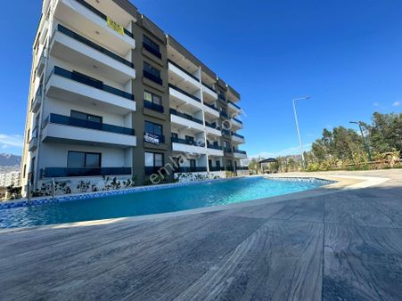 Mersin Silifke Yeşilovacık'ta Havuzlu Deniz Manzaralı 2+1 Daire