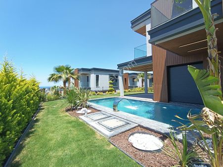 Kuşadası Soğucak'ta 225 M2 Müstakil Özel Havuzlu 4+1 Lüks Villa