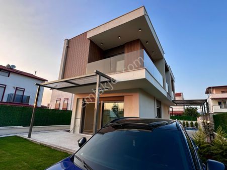 Kuşadası Güzelçamlı'da Denize Yakın Müstakil Havuzlu-otopk Villa