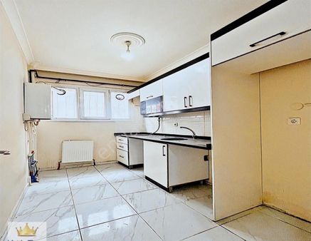 Bahçeşehir Lokasyonunda 2+1 Bahçe Kullanımlı Daire