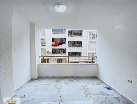 Bahçeşehir Konumunda Satılık Ultra Lüks 3+1 Geniş M2 Daire