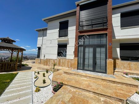 Mevsim Gayrimen'kulden Şehir Manzaralı Satılıık Ultra Lüks Villa