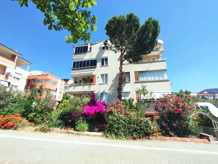 Altınoluk Denize Yakın Tek Tapu 3 Ayrı Daire 2+1 Ve 2 Adet 1+1 Kira Getirisi Yüksek Yatırımlık