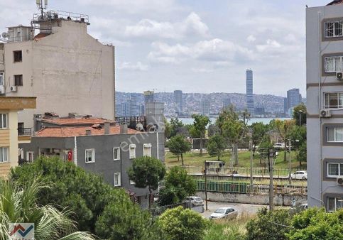 Satılık Bayraklı Süleyman Eczacıbaşı İlköğretim Yanında 2+1daire