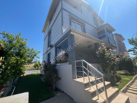 Ata Gayrimenkul,den Ful Eşyalı 4+1 Park Cepheli Lüks Villa