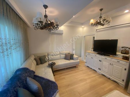 B.evler'de Amiral Necdet Uran Sokak'ta Sıfır Binada Ön Cephe 2+1