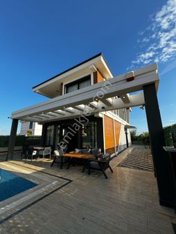 Didim Efeler Mah. 300 M2 Arsa İçerisinde Ful Eşyalı 3+1 Ayrı Mutfaklı Havuzlu Müstakil Villamız