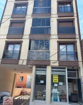 Bayraklı 100 Yıl Yakını 40 M2 Ofis İşyeri