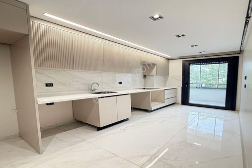 Metrobüse Yürüyüş Mesafesi'nde Lüx Tasarımlı Projede Satılık 2