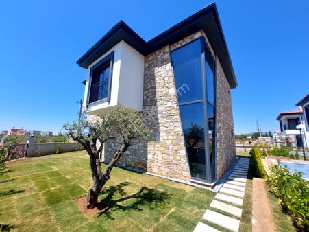 Davutlar'da Taş Konseptli Özel Havuzlu 3+1 Villa