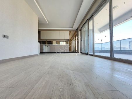 Önü Kapanmaz Manzaralı Kapalı Otoparklı İskanlı 230 M2 5+1