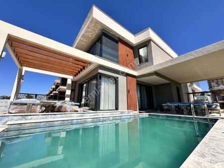 -- Projeden Satılık -- Deniz Manzaralı Özel Havuzlu 5+1 Villalar