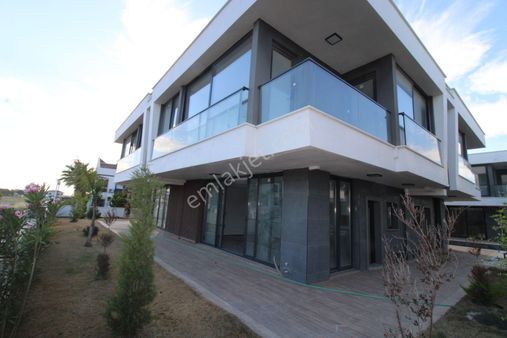 Aydın Didim Efeler Mahallesi Havuzlu Site İçinde 3+1 Açık Mutfak Sürekli Kiralık Villalar