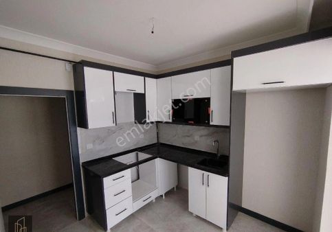 Yenikent 29 Ekimde 3+1 E. Banyosu G. Odalı Ful Yapılı Yüksek Giriş Parkın Yanında