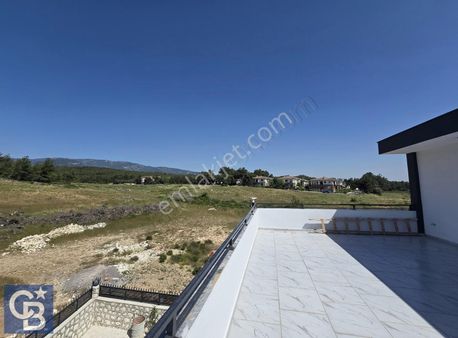 Buca Gölet Yakını Satılık 4+2 Tam Müstakil Havuzlu Trıplex Villa