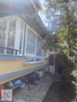 Urla Atatürk Mahallesi Kum Plajı Yakını Satılık Tam Müstakil Villa