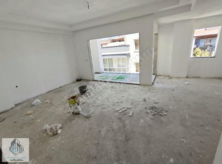 Garipoğulları Gayrimenkul'den Aydınlıkevler'de Satılık 3+1