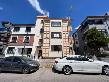 Balıkesir Bahçelievler Mah. Satılık Arakat Tertemiz 3+1 Daire