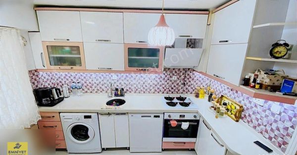 Emniyet Ten Acillll Satılık 3+1 Düz Giriş