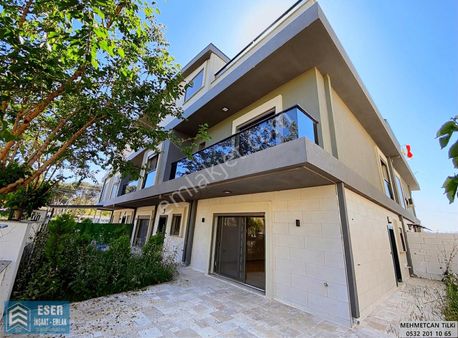 Denize 150 Metre Mesafede 3 Oda 4 Banyo Lüks Sıfır Geniş Villa