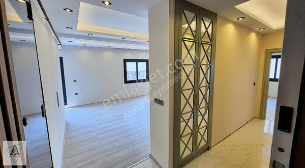 Erdemli Ana Yol Üzeri Lüks Daire