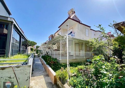 Kuşadası Deniz Tur Sitesi'nde Denize 250 Mt Mesafe'de Satılık Yazlık