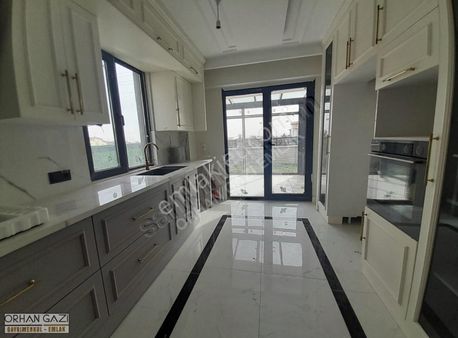 Orhan Gaziden Şafak Caddesinde 5+2 Lüks Bahçeli Villa Kaçmaz !!!