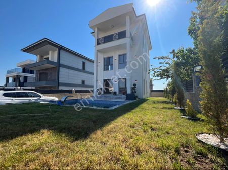 Çeşmeli Mahallesinde Havuzlu 4+1 Ful Deniz Manzaralı Lüks Villa