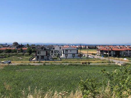 Şarköy De Işık Emlaktan İstiklal Mah De 27700 M2 Tarla