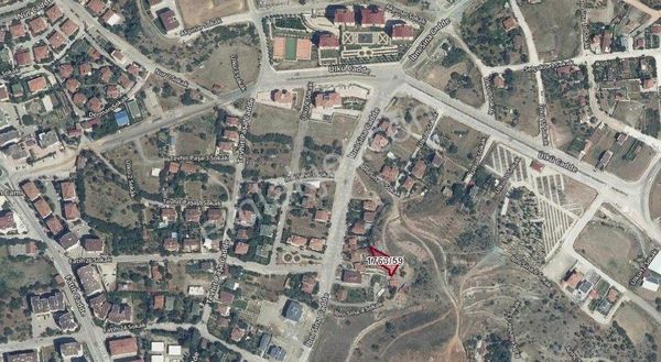 Satılık Tokat Karşıyaka'da Eski Doğumevi Villa Veya Konut Arsası