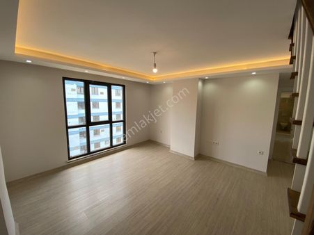 Sultanbeyli Mimarsinan Mah. Satılık 4+1 Üst Dublex